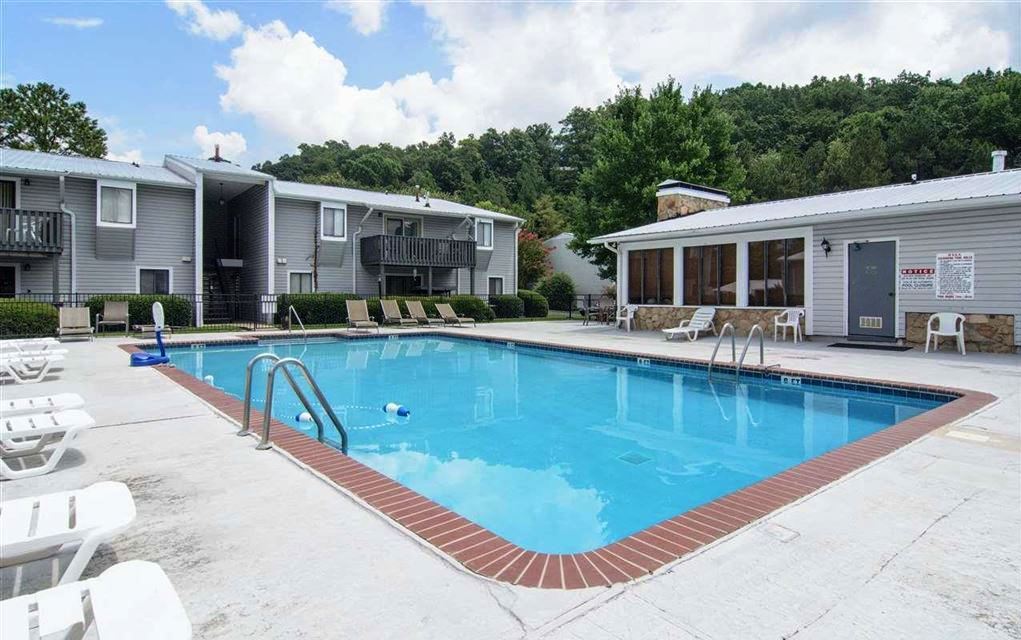 Building Photo - 1001 Woodland Vlg