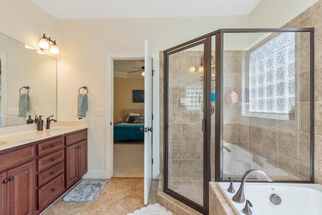 Building Photo - Gorgeous Wake Forest Home!