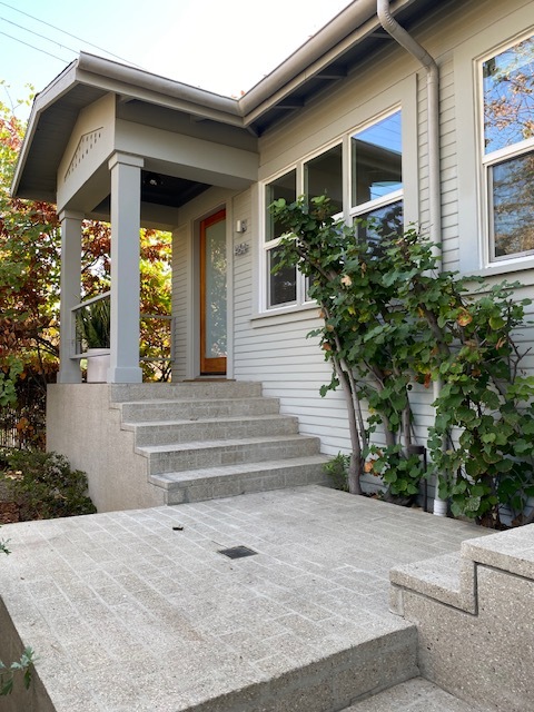 Front patio - 1462 Lake Shore Ave