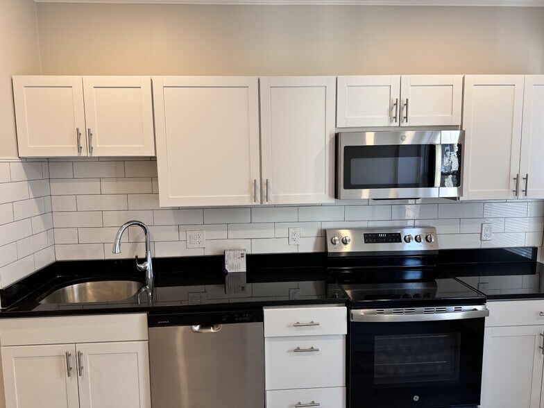 Apt 12 - 35 Brookline St