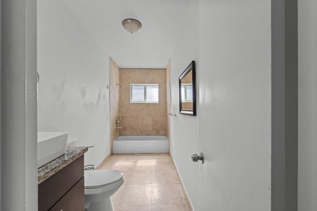 Building Photo - 2133 NE 56th Ct