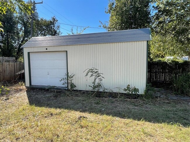 Building Photo - 2128 SW 41st St