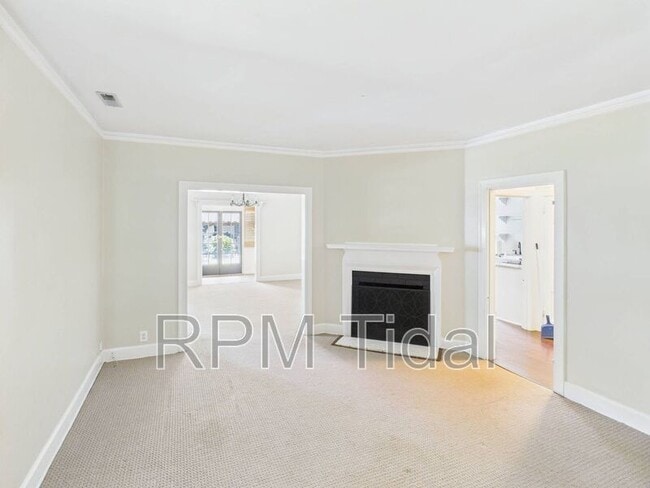 Building Photo - 217 Palen Ave