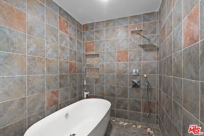 Building Photo - 664 S Highland Ave
