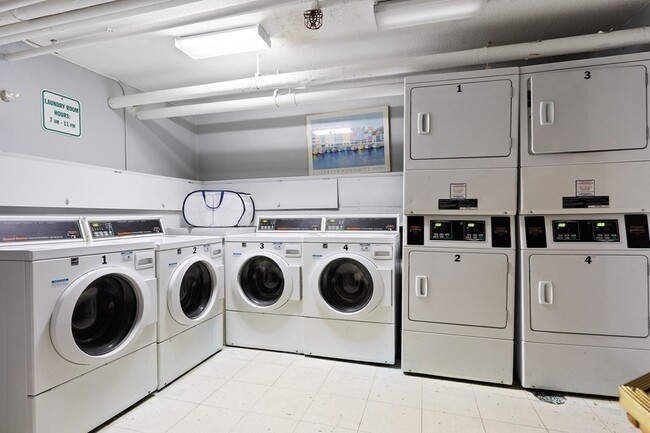 Building Photo - 70 Warren Ave