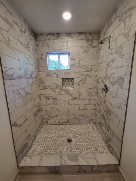 Building Photo - 2417 Castroville Rd