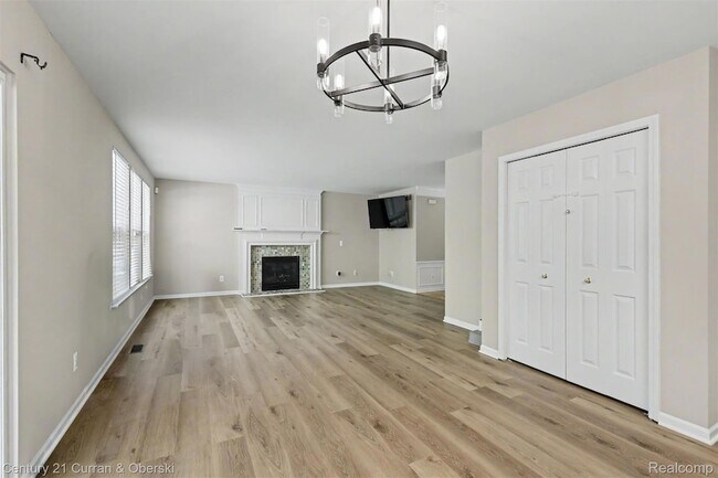 Building Photo - 7055 Oakridge Dr