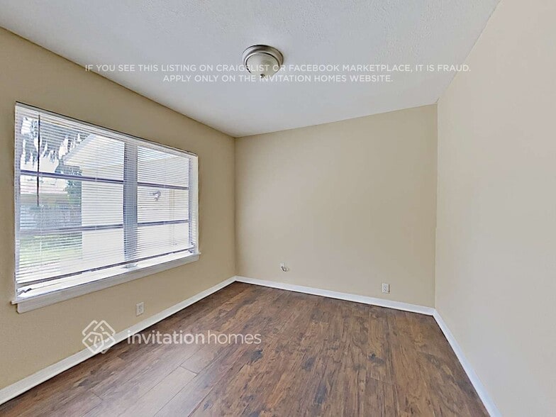Building Photo - 9501 N Albany Ave