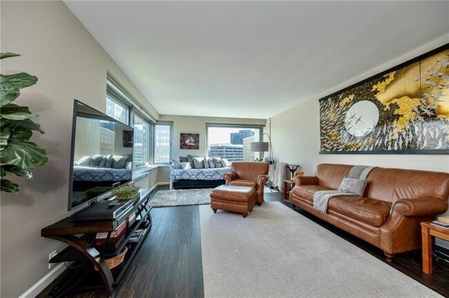 Building Photo - 320 Fort Duquesne Blvd