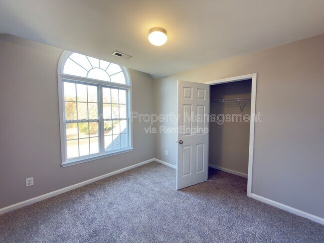 Building Photo - 2916 Hayward Ct