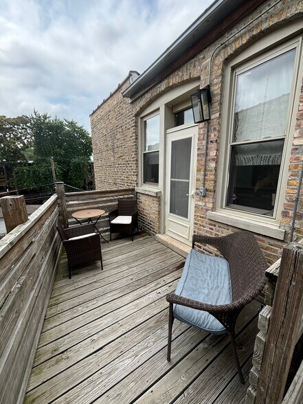 Building Photo - 4632 N Racine Ave