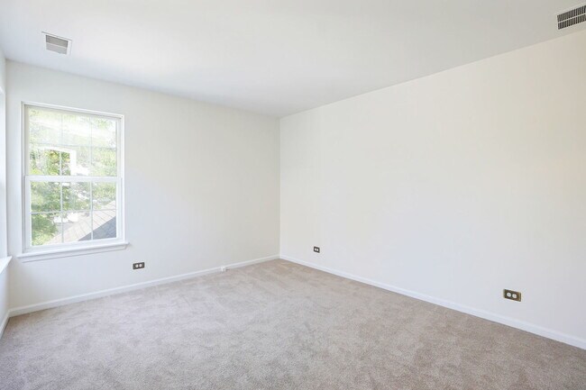 Building Photo - 3013 Kentshire Cir