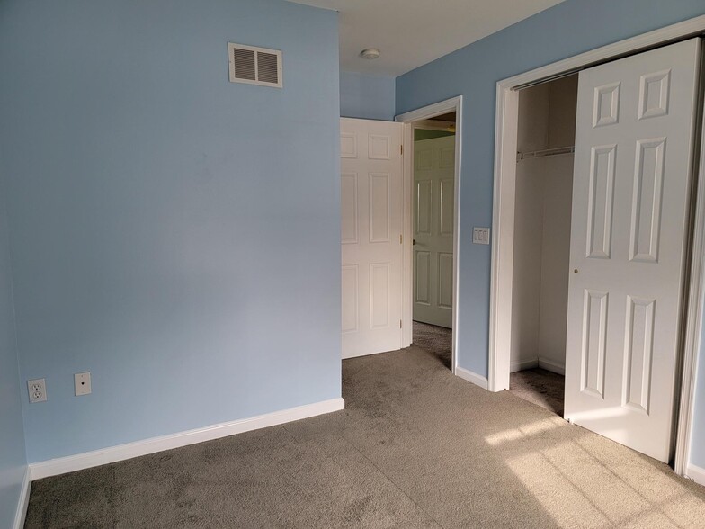 Building Photo - 2006 Greystone Dr