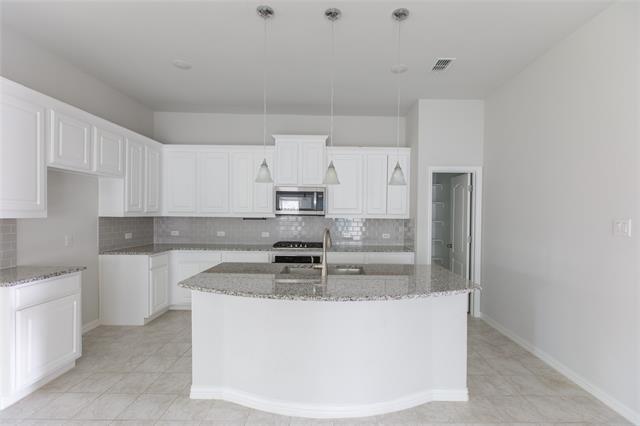 Building Photo - 2811 Willow Ln