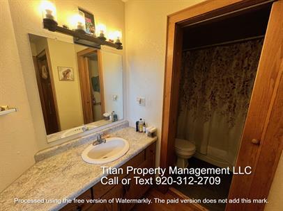 Building Photo - 207 E Irving Ave