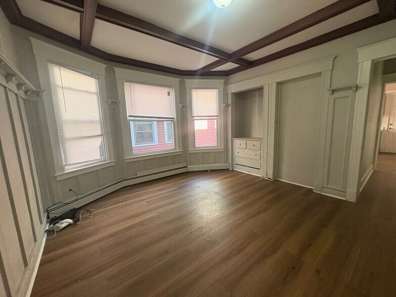 Building Photo - 359 Sherman Ave