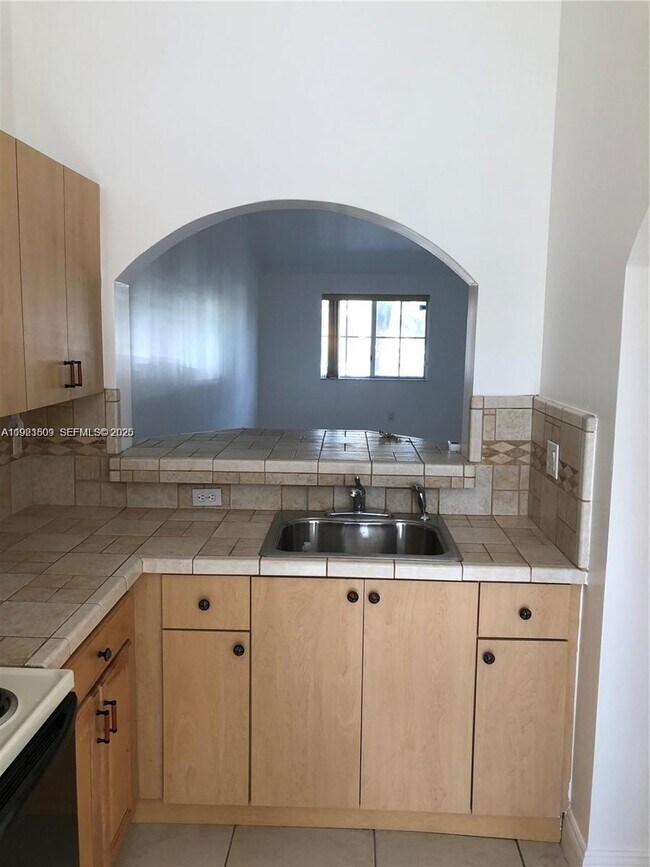 Building Photo - 1240 SE 31st Ct