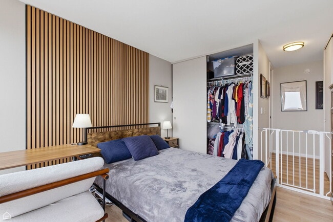 Building Photo - 1660 N La Salle Dr