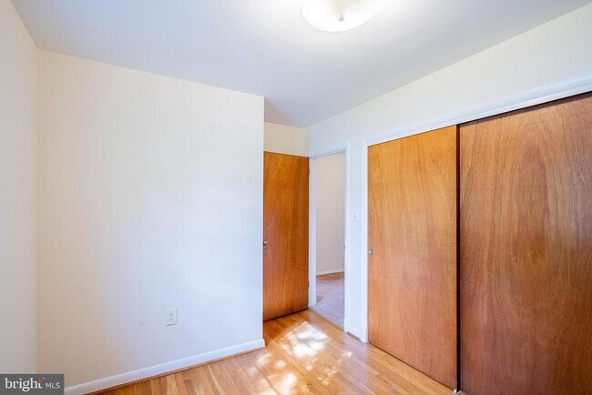 Building Photo - 6608 Fairlawn Dr