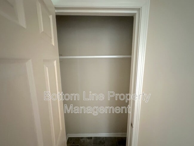 Building Photo - 1713 Longleaf Dr