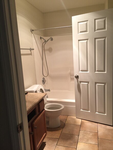 Primary Photo - 432 Edgehill Ln