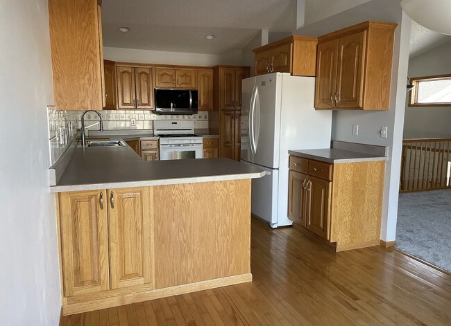 Building Photo - 2706 Wheatland Dr S