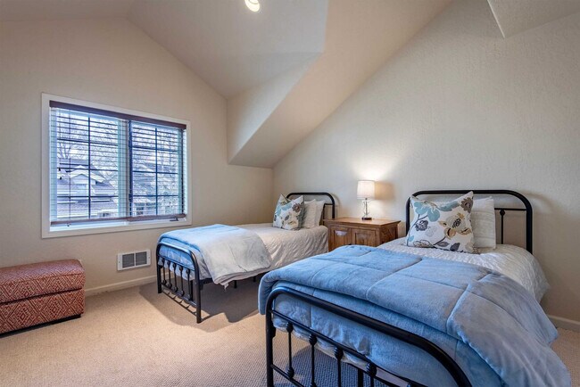 Building Photo - 129 Cobble Creek Ln