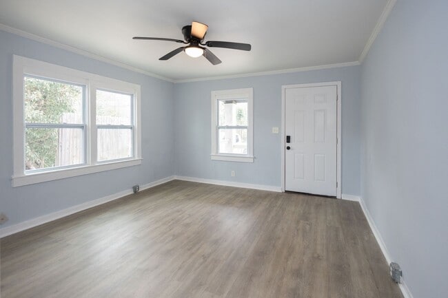 Building Photo - 911 Ray St