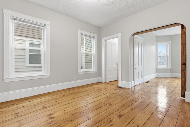 Building Photo - 35 Oakland St