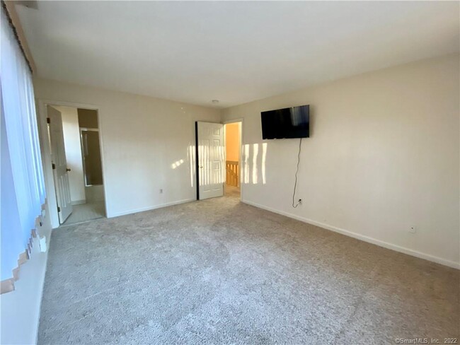 Building Photo - 2401 Mill Pond Dr