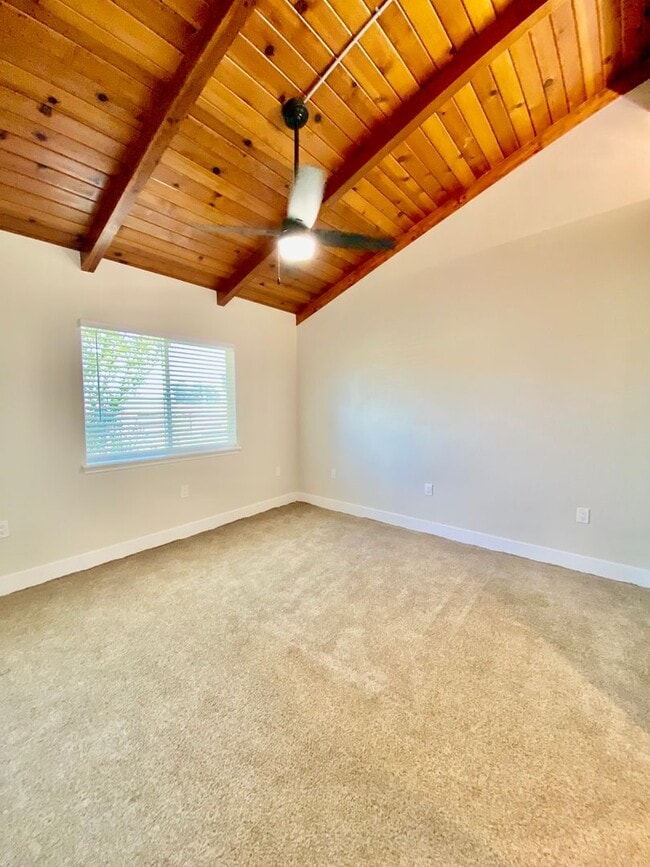 Building Photo - Magnificent Views – 2 Bed, 1 Bath Gem – A ...
