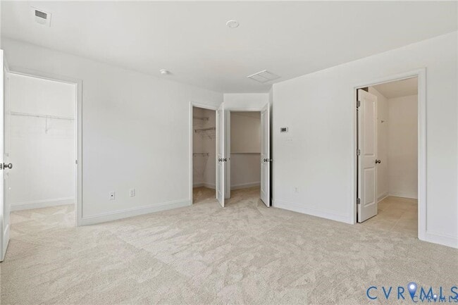 Building Photo - 13800 Village View Dr