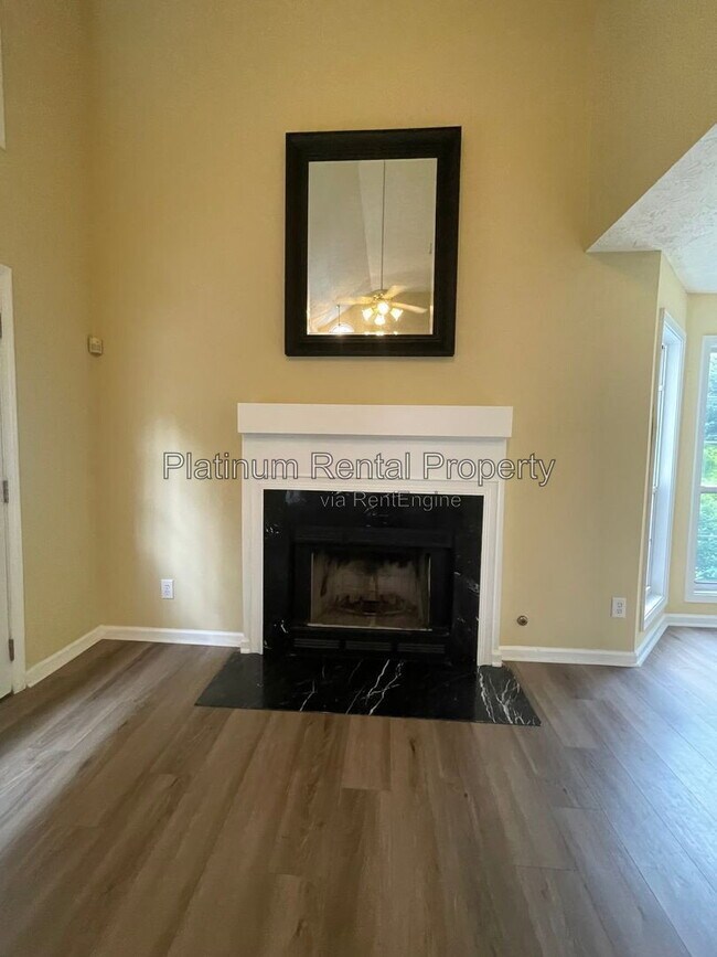 Building Photo - 810 Camelon Ct