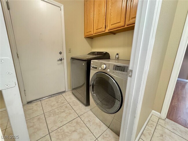 Building Photo - 8240 Tivoli Cove Dr