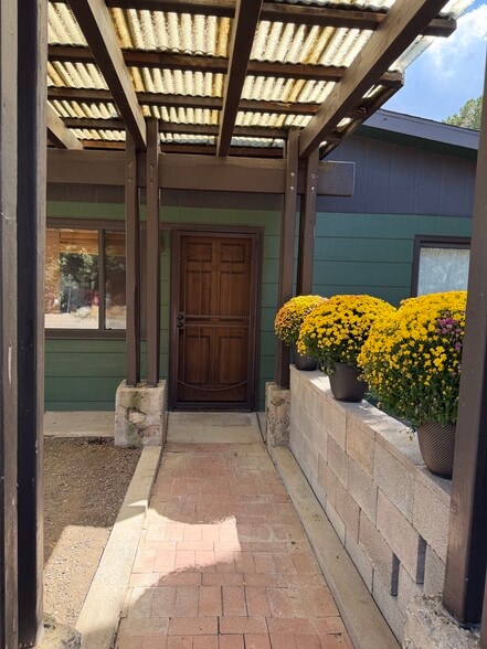 Front walkway - 491 E Juniper Dr