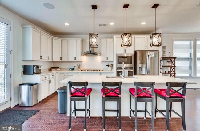 Building Photo - 42440 Dogwood Glen Square