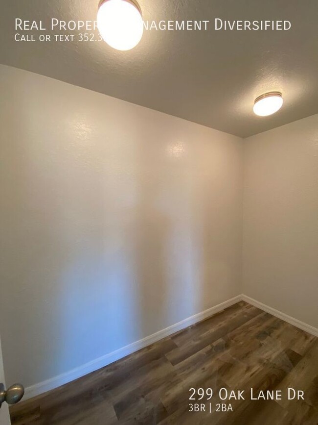 Building Photo - 299 Oak Ln Dr