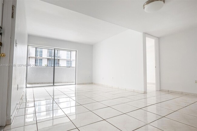 Building Photo - 750 NW 43rd Ave