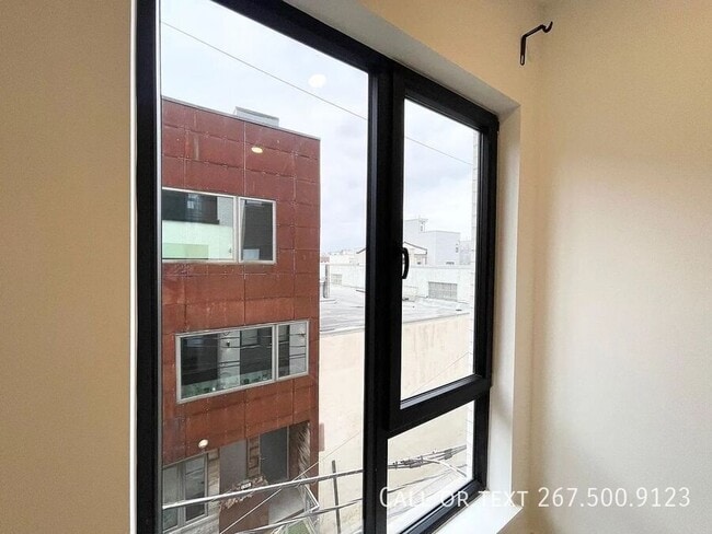 Building Photo - 1306 N Front St