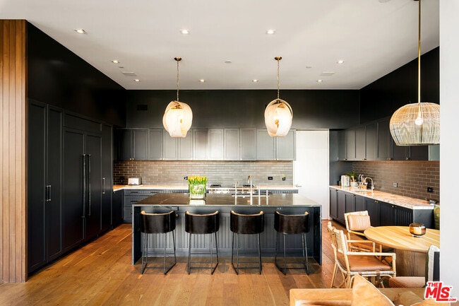 Building Photo - 1030 Somera Rd