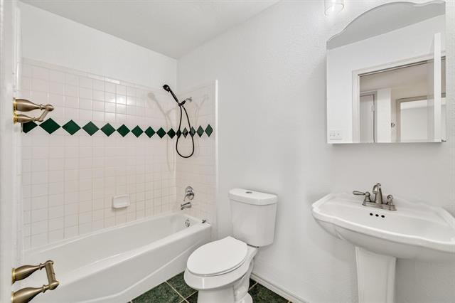 Building Photo - 3017 Rockett Dr