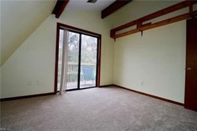 Building Photo - North End Beach Cottage 2 Bedroom 1 Bath