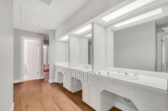Building Photo - 1000 Chancery Ln