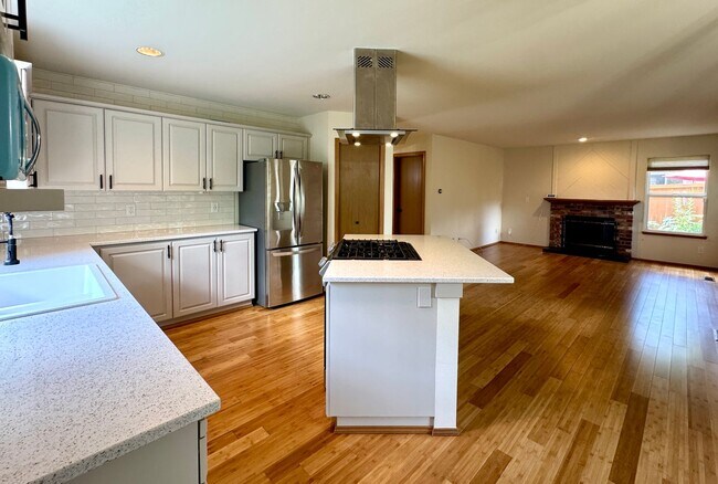 Building Photo - 12726 Plateau Cir NW