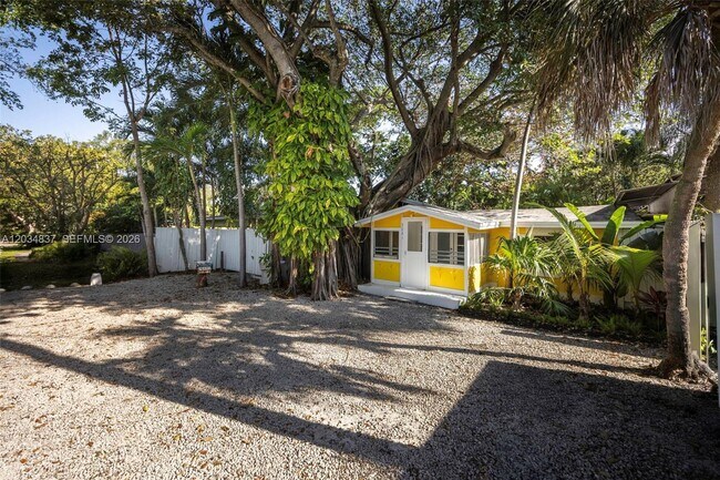 Building Photo - 3041 Calusa St