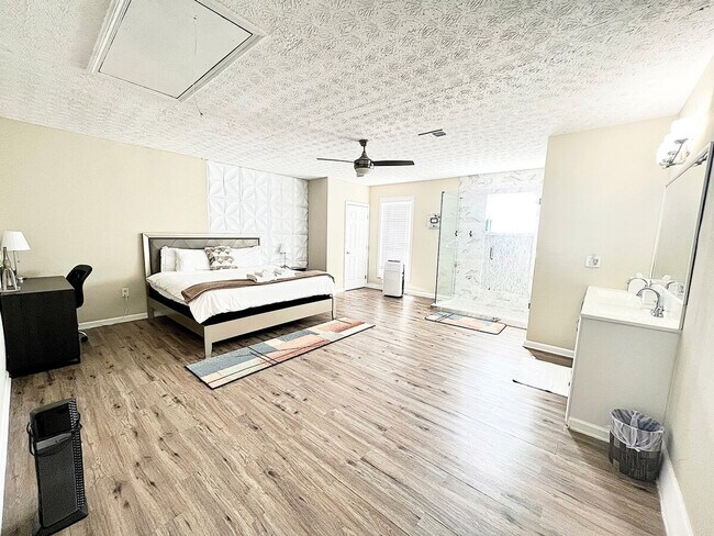 Building Photo - 2812 Cambridge Mews Dr NW