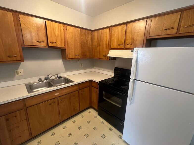 Building Photo - 2216 18 1/2 Ave NW