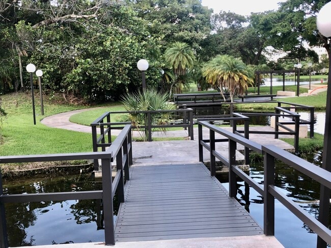 Building Photo - 2311 S Cypress Bend Dr