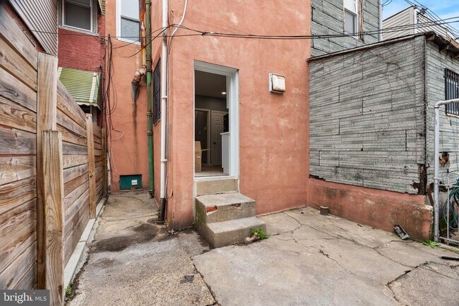 Building Photo - 2224 E Clearfield St