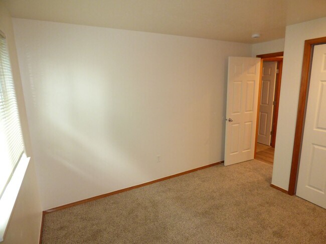 Building Photo - Rent Special: 1/2 Off August's Rent!! 3 bed 2 bath House in South Salem!